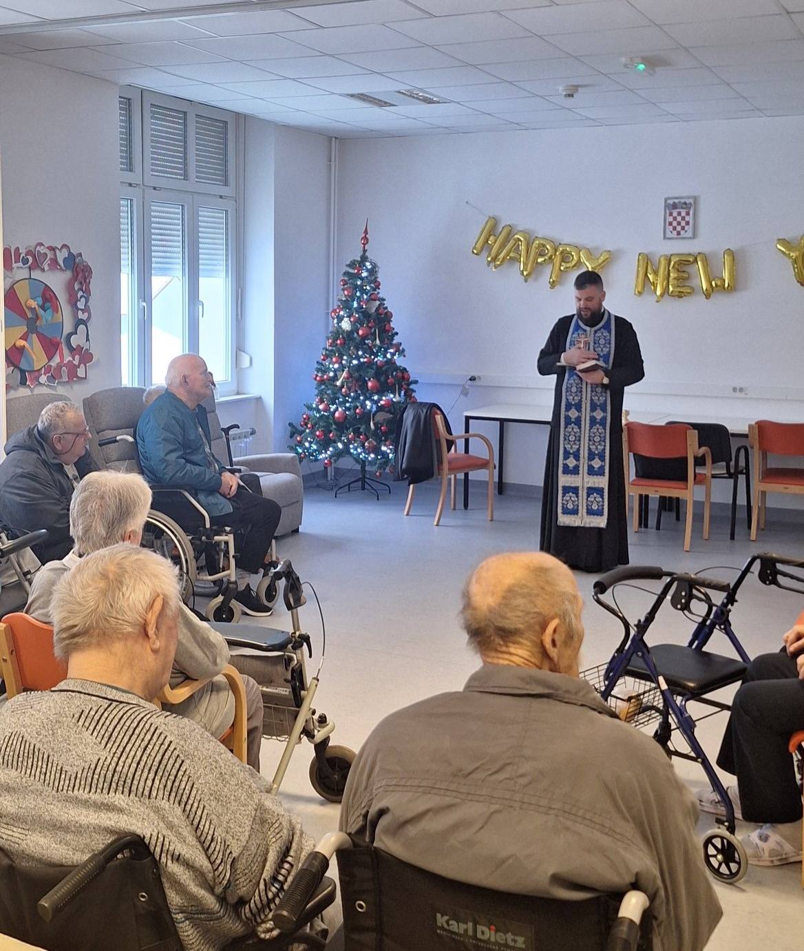 Novogodišnje slavlje u dnevnom boravku