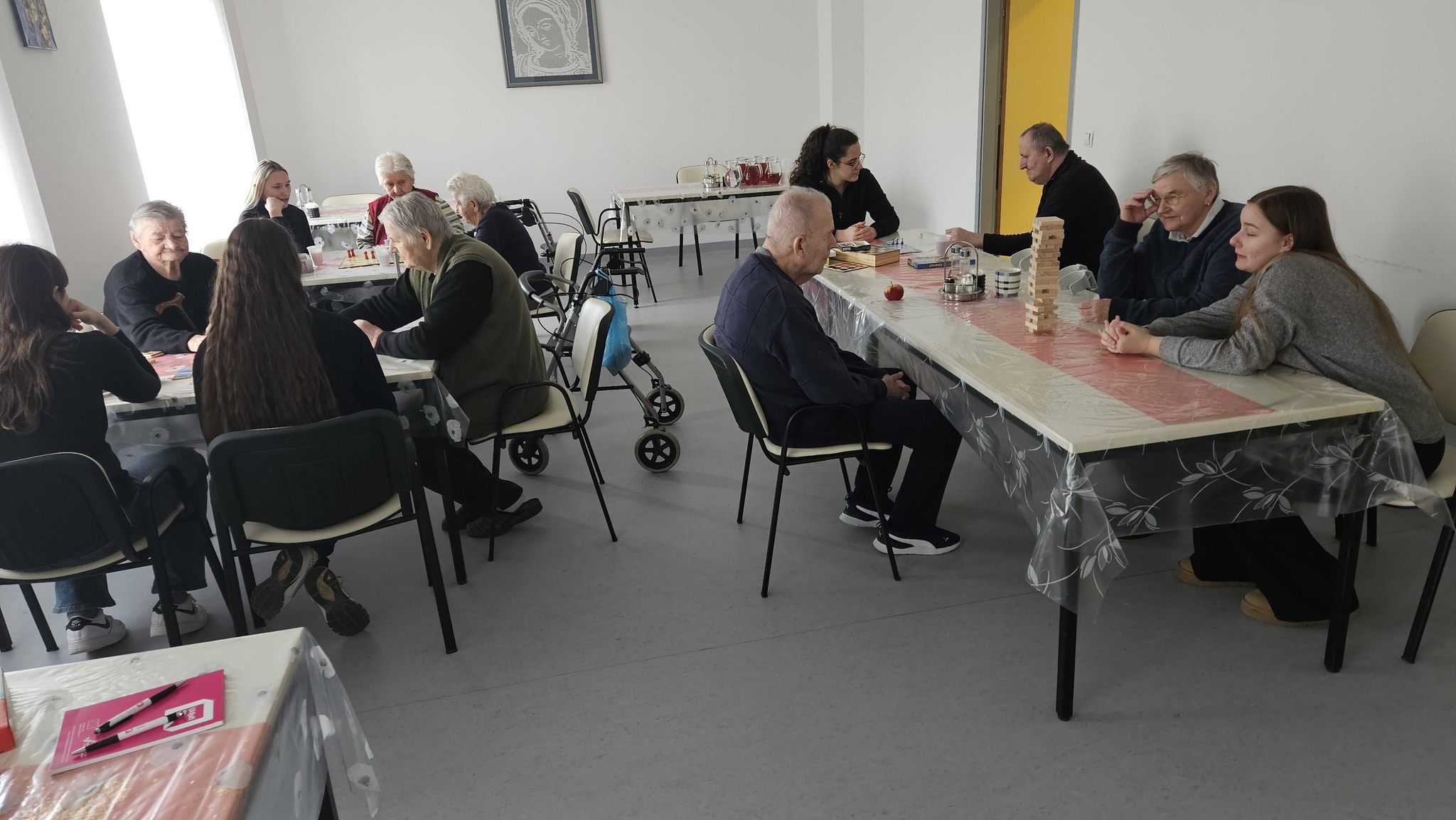 Korisnici na radionici u Domu za starije osobe Glina